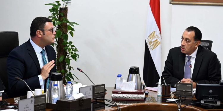 رئيس الوزراء يتابع مع وزير الإسكان موقف “سكن لكل المصريين” ومبادرة “بيتك في مصر” المقرر طرحها للمصريين بالخارج
