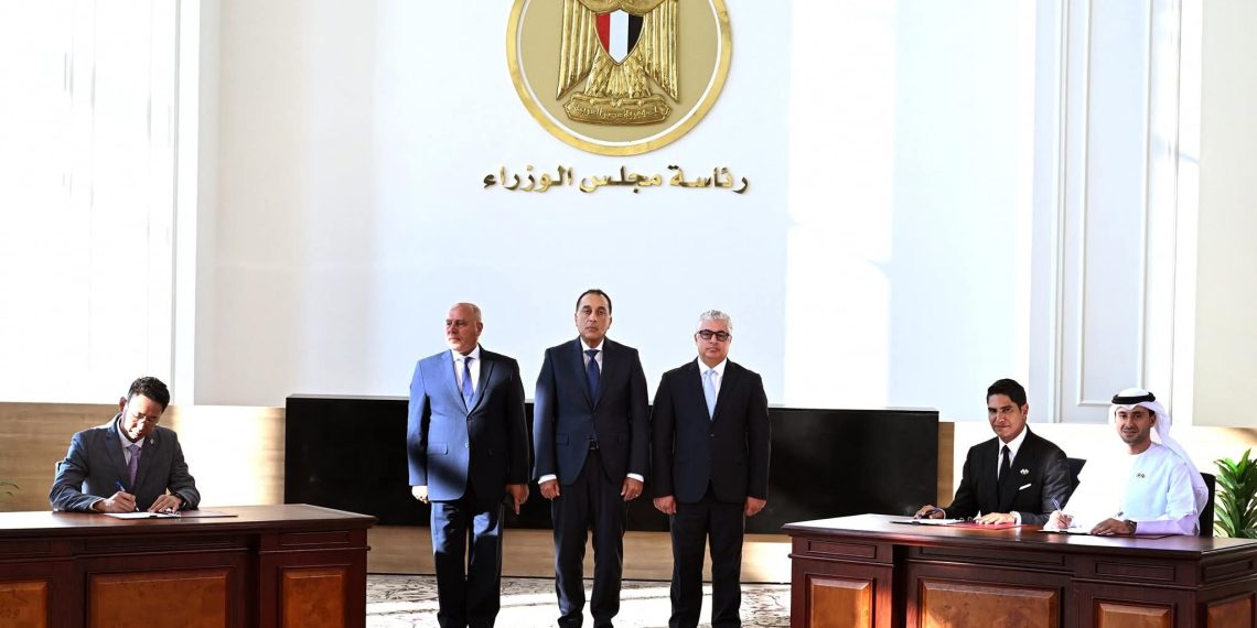 رئيس الوزراء يشهد توقيع عقد مشروع “أتوم سولار مصر” لإقامة مجمع صناعي  بـ “اقتصادية قناة السويس”