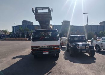 حملات مكبرة لإزالة المخالفات البنائية وتنفيذ قرارات غلق وتشميع بمدينة الشروق