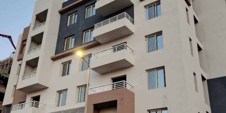 وزير الإسكان يتابع الموقف التنفيذي لمشروع “ديارنا”