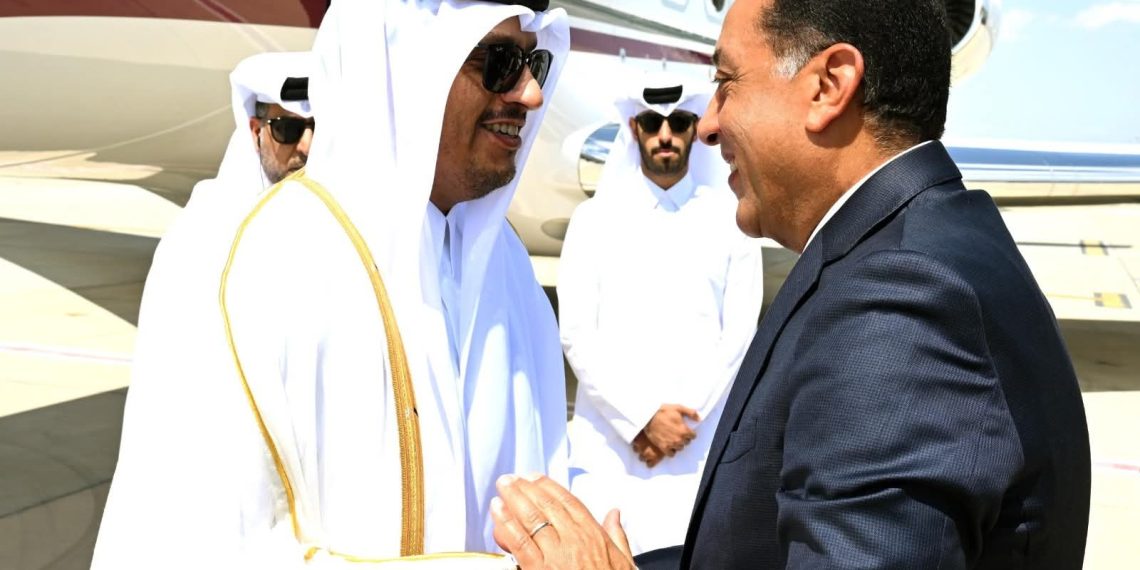 رئيس الوزراء يستقبل نظيرة القطري بمطار العلمين الدولي