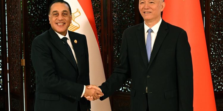 رئيس الوزراء يلتقى عضو اللجنة الدائمة للمكتب السياسي للجنة المركزية للحزب الشيوعي الصيني