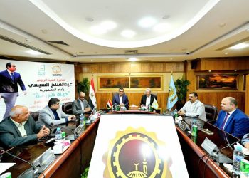 وزير الإسكان ومحافظ الغربية يتابعان سير العمل بمنظومتي مياه الشرب والصرف الصحي ومشروعات “حياة كريمة” بالمحافظة