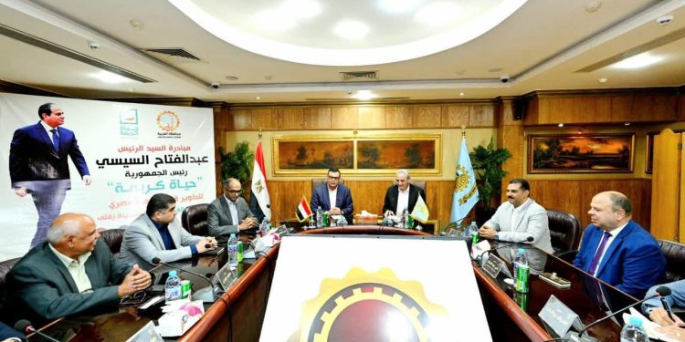 وزير الإسكان ومحافظ الغربية يتابعان سير العمل بمنظومتي مياه الشرب والصرف الصحي ومشروعات “حياة كريمة” بالمحافظة