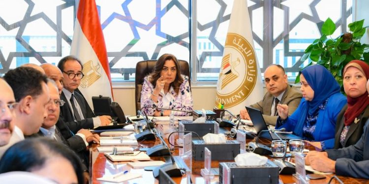 وزيرة التنمية المحلية والقائم بأعمال وزير البيئة تستكمل سلسلة اجتماعاتها التنسيقية بقيادات وزارة البيئة