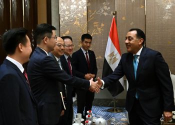 رئيس الوزراء يلتقي رئيس مجلس إدارة شركة “تيدا” الصينية القابضة