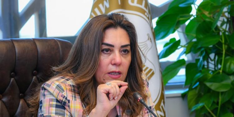 “منال عوض” تصدر قراراً بتنظيم صيد الطيور البرية في عدد من المحافظات المصرية