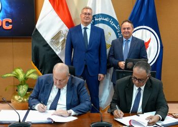 البترول توقع 3 اتفاقيات جديدة للتنقيب باستثمارات تزيد عن 121 مليون دولار