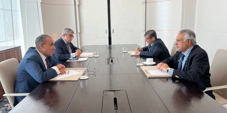 وزير الخارجية يلتقي مع نظيره الباكستاني فى الدوحة