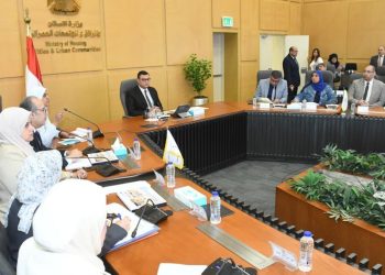 وزير الإسكان يعقد اجتماعًا موسعًا مع مسئولي مديريات الإسكان بمختلف المحافظات