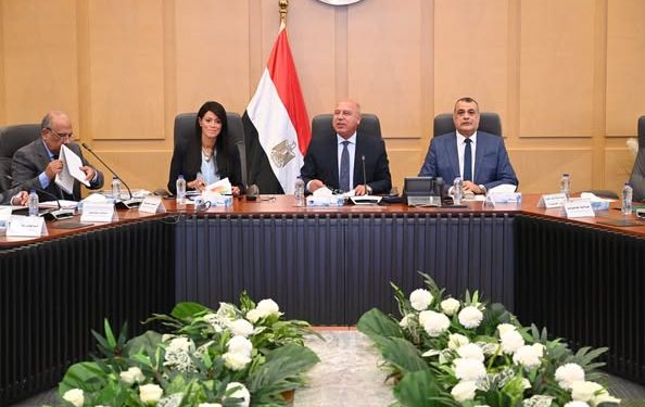 الوزير  يترأس الاجتماع الثلاثين للمجموعة الوزارية للتنمية الصناعية