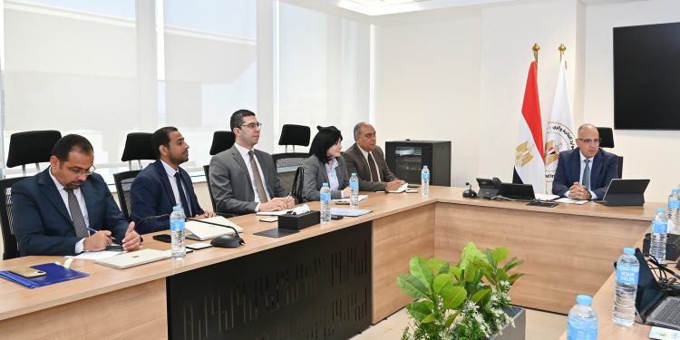 “سويلم” يلتقي المدير التنفيذي لمصر بمجموعة البنك الدولي