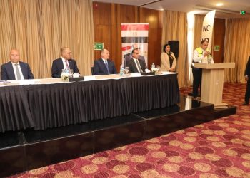 وزير العمل ومحافظ القاهرة يسلمان 100 عقد عمل جديد لذوي همم