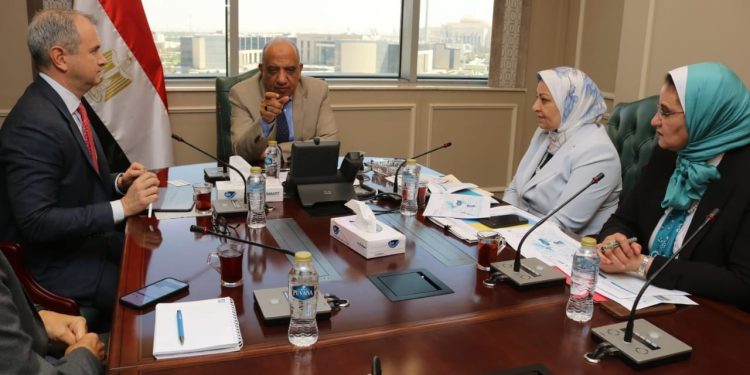 وزير الكهرباء والطاقة المتجددة يبحث مع مسئولي شركة الكازار الإماراتية تعزيز التعاون وزيادة الاستثمارات في مجالات الطاقة المتجددة