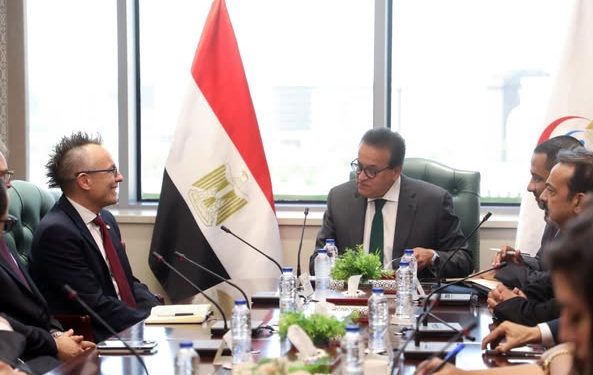 عبد الغفار  يبحث مع نائب رئيس شركة “أليكسيون” تعزيز التعاون في مجال الأمراض النادرة والوراثية