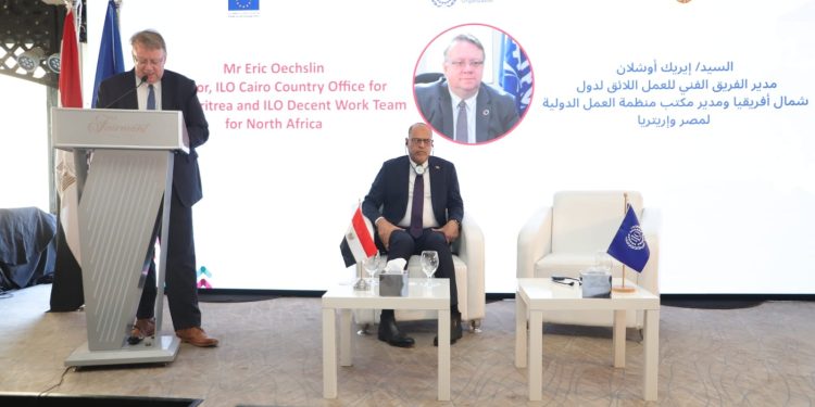 وزير العمل يلقى كلمة في “مائدة مستديرة “عن “التوظيف العادل”