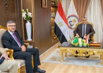 وزير الدولة للإنتاج الحربي يستقبل السفير الباكستاني بالقاهرة لبحث أوجه التعاون في مجال التصنيع العسكري والمدني