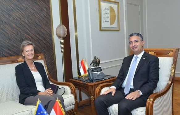 وزير التموين يبحث مع سفيرة الاتحاد الأوروبي بالقاهرة تعزيز التعاون في الأمن الغذائي والتجارة الداخلية