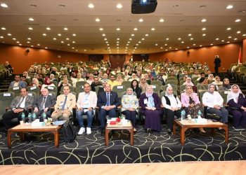 في المؤتمر الدولي السنوي للجمعية المصرية لأبحاث السرطان.. تبادل الخبرات بين شباب الباحثين والأساتذة| صور