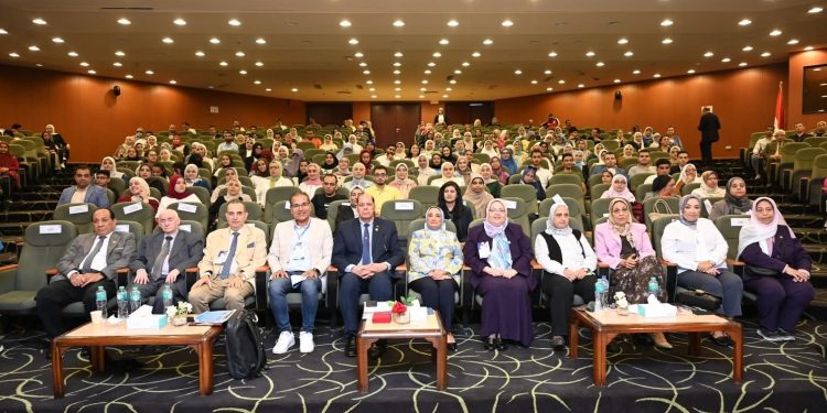 في المؤتمر الدولي السنوي للجمعية المصرية لأبحاث السرطان.. تبادل الخبرات بين شباب الباحثين والأساتذة| صور
