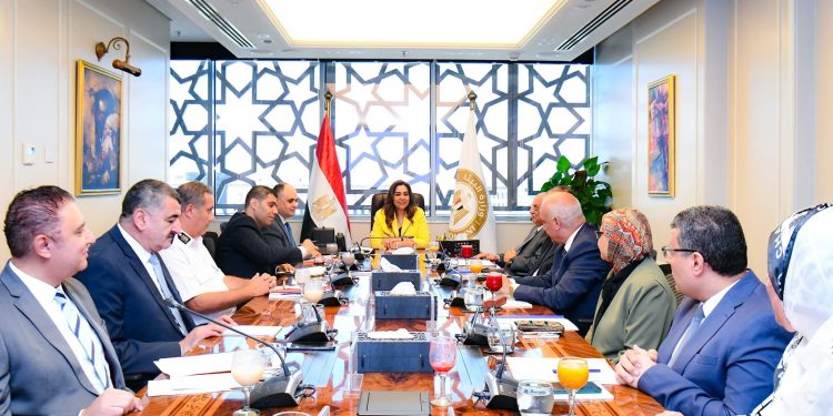 وزيرة التنمية المحلية والقائم بأعمال وزير البيئة تترأس الاجتماع ال ٢٢ لمجلس إدارة صندوق حماية البيئة