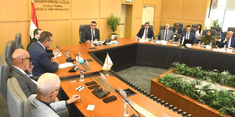 وزير الإسكان يؤكد للمطورين العقاريين حرص الدولة على تقديم كافة التتسهيلات فى قرار علاوة التحسين