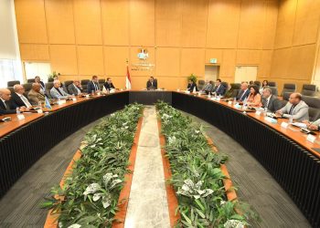 وزير الإسكان يلتقي عددا من كبار المطورين العقاريين لاستعراض الاستراتيجية الوطنية للعمران الأخضر
