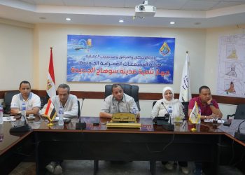 رئيس جهاز مدينة سوهاج الجديدة يلتقي عدداً من أصحاب المصانع لمناقشة مطالبهم ومقترحاتهم