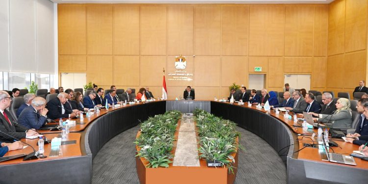 وزير الإسكان يترأس الاجتماع الأول للمجلس المصري للبناء الأخضر والمدن المستدامة عقب إعادة تشكليه