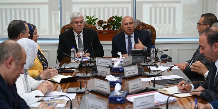 الوزير  يعقد اجتماعاً موسعاً مع وزير التعليم العالي والبحث العلمي لمتابعة الخطوات التنفيذية لإنشاء جامعة النقل المصرية