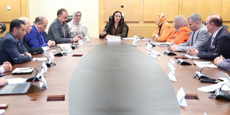 وزيرة التضامن الاجتماعي تترأس اجتماع اللجنة العليا لمتابعة الشكاوى والطلبات والخدمات بالوزارة