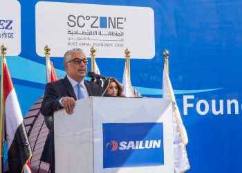 رئيس اقتصادية قناة السويس يشهد وضع حجر الأساس لمصنع “سايلون” الصينية لإطارات السيارات بالسخنة