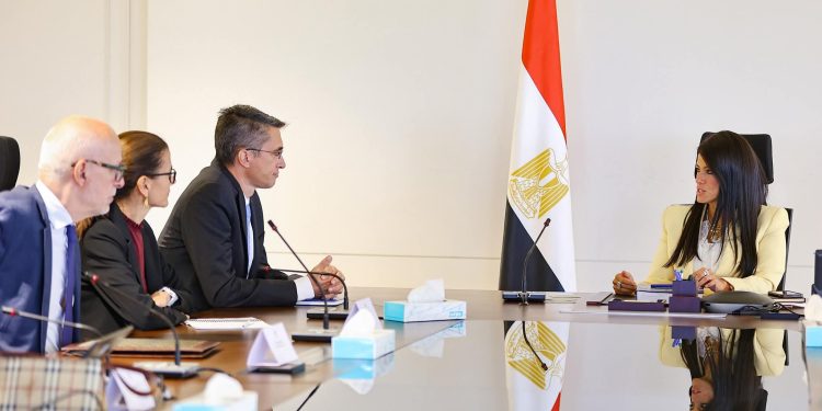 المشاط ” تلتقي مدير الممارسات للسياسات الاقتصادية لمنطقة الشرق الأوسط وشمال أفريقيا بالبنك الدولي