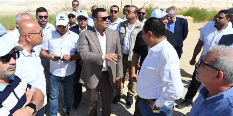 وزير الإسكان يتفقد الأعمال الجاري تنفيذها لتطوير محور ٢٦ يوليو والتوسعات الشرقية بمدينة 6 أكتوبر