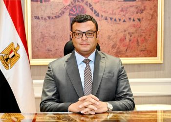 وزير الإسكان يتابع مشروعات المرافق والكهرباء بالمنطقة الصناعية الثانية بمدينة الفيوم الجديدة