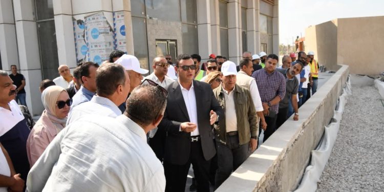 وزير الإسكان يتفقد مكونات مشروع حدائق “تلال الفسطاط” بمنطقة مصر القديمة بالقاهرة