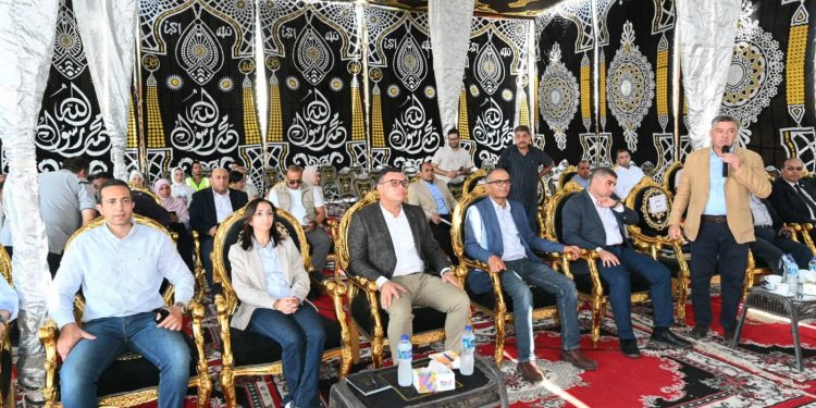 وزير الإسكان ومحافظ البحيرة يتابعان سير العمل بمنظومتي مياه الشرب والصرف الصحي ومشروعات “حياة كريمة”