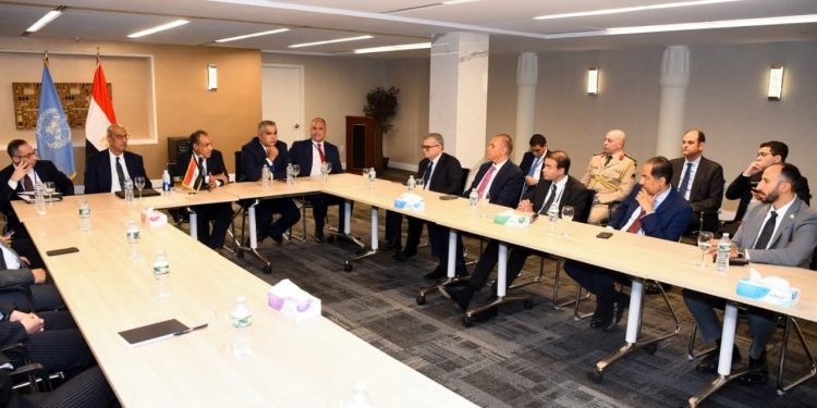 وزير الخارجية يلتقي مع المصريين العاملين في الأمم المتحدة بنيويورك