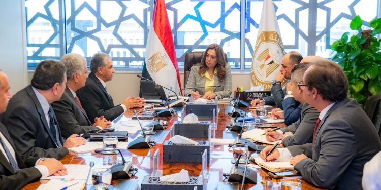 منال عوض: ترجمة الخطط الاستراتيجية إلى مشروعات تنفيذية في المحافظات