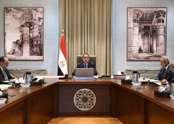 رئيس الوزراء يتابع جهود إعادة هيكلة وتطوير شركات الغزل والنسيج