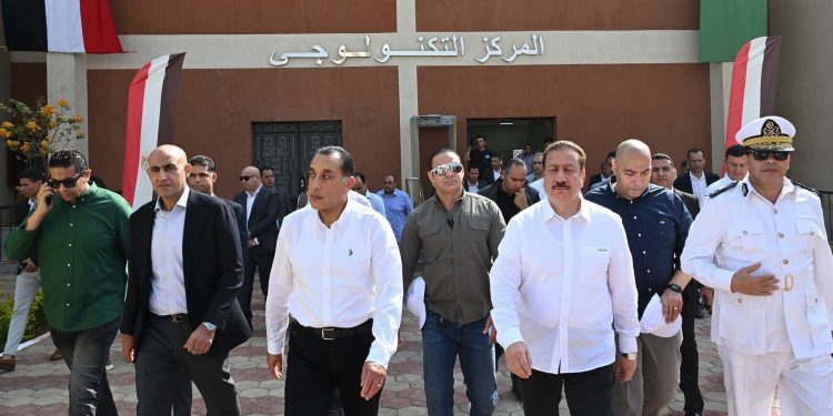 رئيس الوزراء يتفقد مجمع خدمات المواطنين “المركز التكنولوجي” بقرية شمّا بالمنوفية”