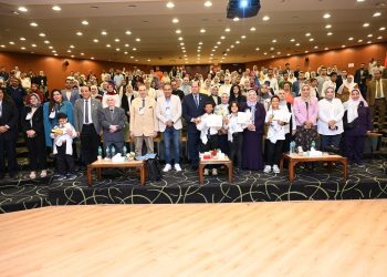 معرض فني وتكريم الأطفال العلماء على هامش المؤتمر الدولي السنوي للجمعية المصرية لأبحاث السرطان
