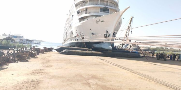 “المقاولون العرب” تنجح في إنزال فندق “عُمر الخيام” باستخدام الوسائد الهوائية