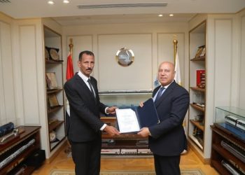 الوزير: نموذج مشرف في الأمانة والانضباط والالتزام في العمل وقدوة لكل العاملين في كافة وسائل المواصلات ومواقع العمل بمختلف الهيئات والشركات