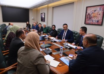 وزير العمل يلتقي وفدًا من شركة هواوي مصر لبحث الملفات المشتركة