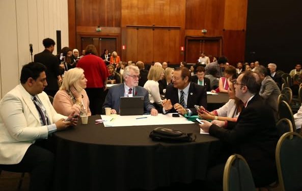رئيس هيئة الاعتماد والرقابة الصحية يستعرض التجربة المصرية الرائدة في مؤتمر الجمعية الدولية لجودة الرعاية