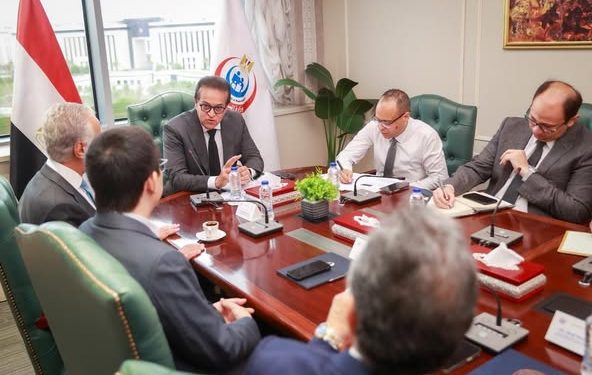 عبد الغفار” يبحث مع شركتي “تكنوويف” و”ميدبوت” إنشاء مراكز تدريب للجراحة الروبوتية في مصر