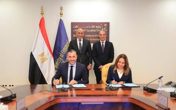 “الاتصالات” و”HP” تطلقان برنامج HP IDEA بمدارس WE لتعزيز التعليم الرقمي في مصر