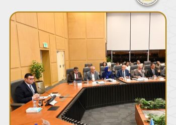 وزير الإسكان يعقد اجتماعا لمتابعة المشروعات السكنية بعددٍ من المدن والمحافظات