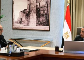 رئيس الوزراء يستعرض مع وزير قطاع الأعمال الفرص الاستثمارية المتوافرة في قطاع السياحة والتشييد